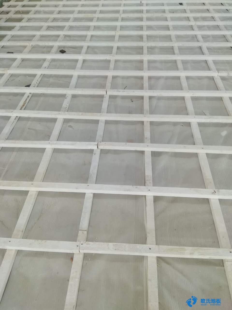 新華運(yùn)動木地板龍骨施工方案