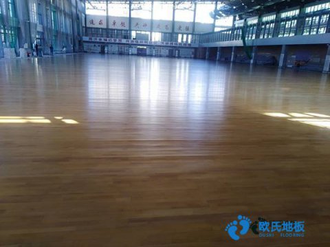 撫順運(yùn)動場地面施工