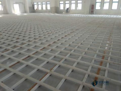小學(xué)運(yùn)動籃球木地板施工團(tuán)隊(duì)