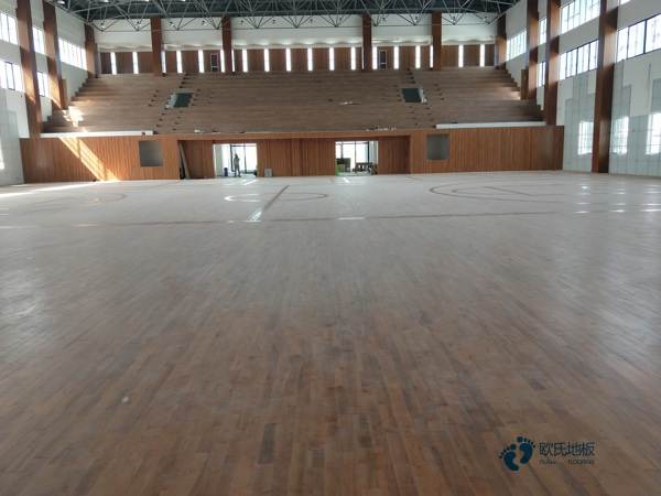 大學(xué)運(yùn)動(dòng)場地地板施工單位3