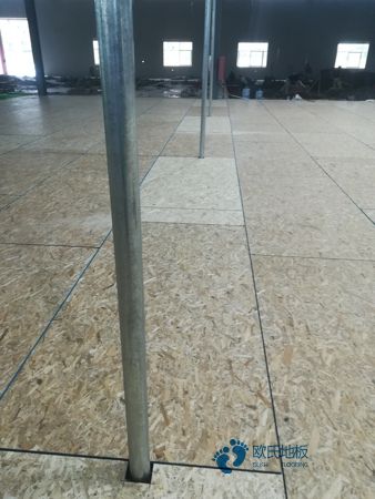 單龍骨運(yùn)動場木地板清潔保養(yǎng)3