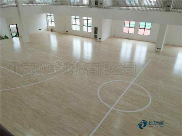 學(xué)?；@球運(yùn)動地板施工步驟2