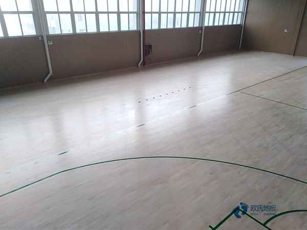 雙層龍骨運(yùn)動地板如何保潔1